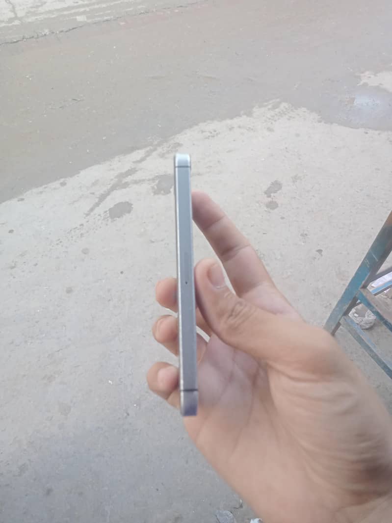 Apple iPhone 5s 4