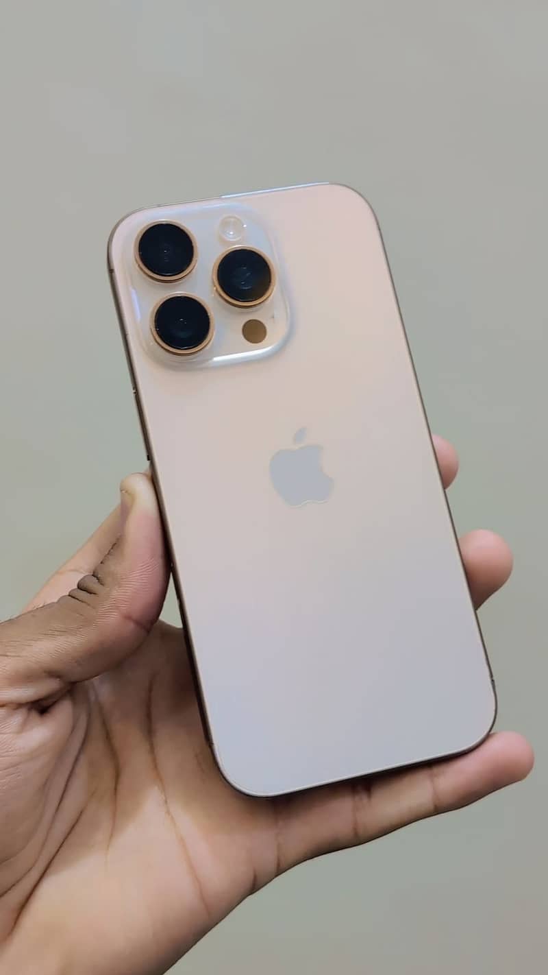 Apple iPhone 16 Pro 0