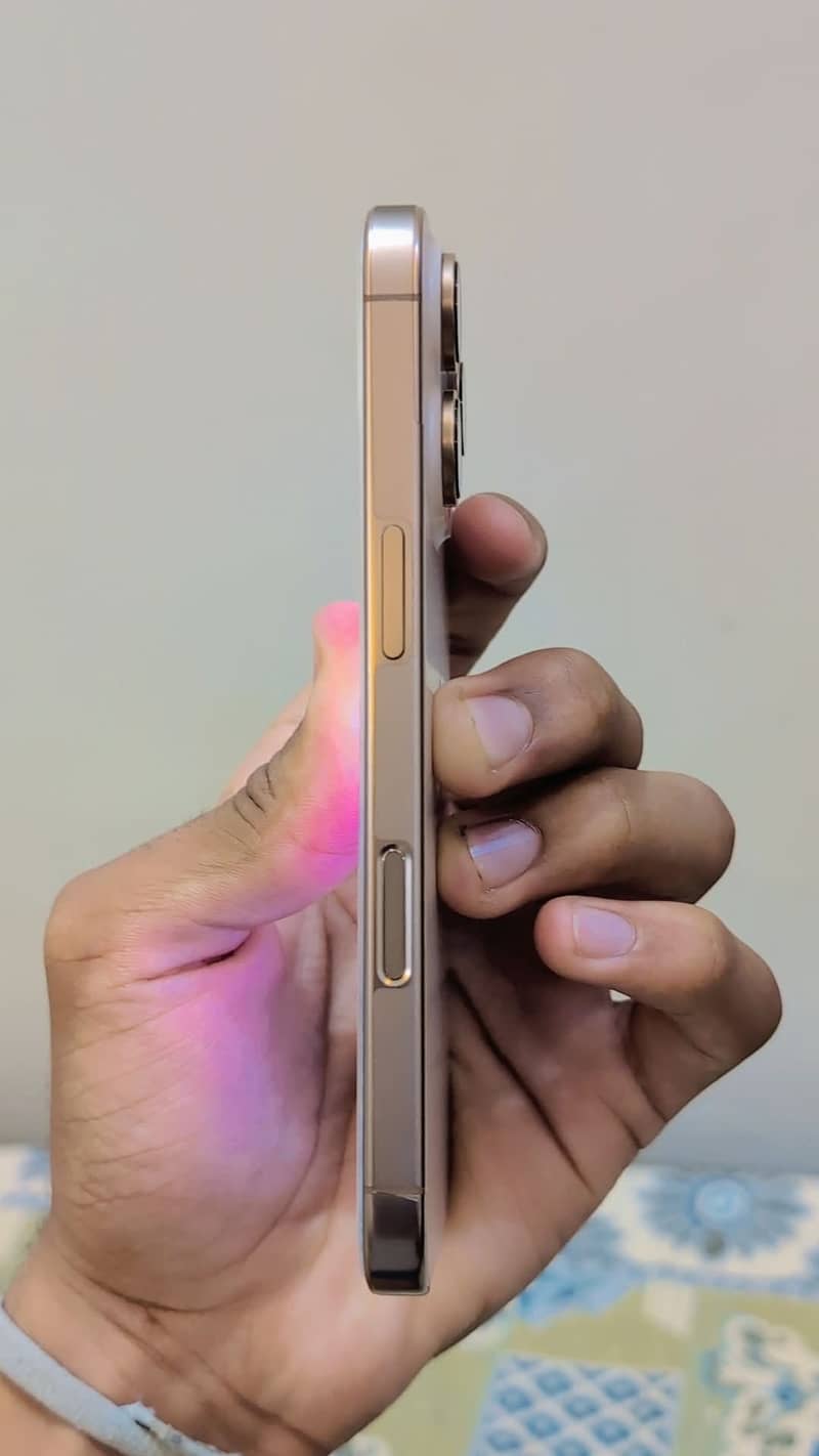 Apple iPhone 16 Pro 2