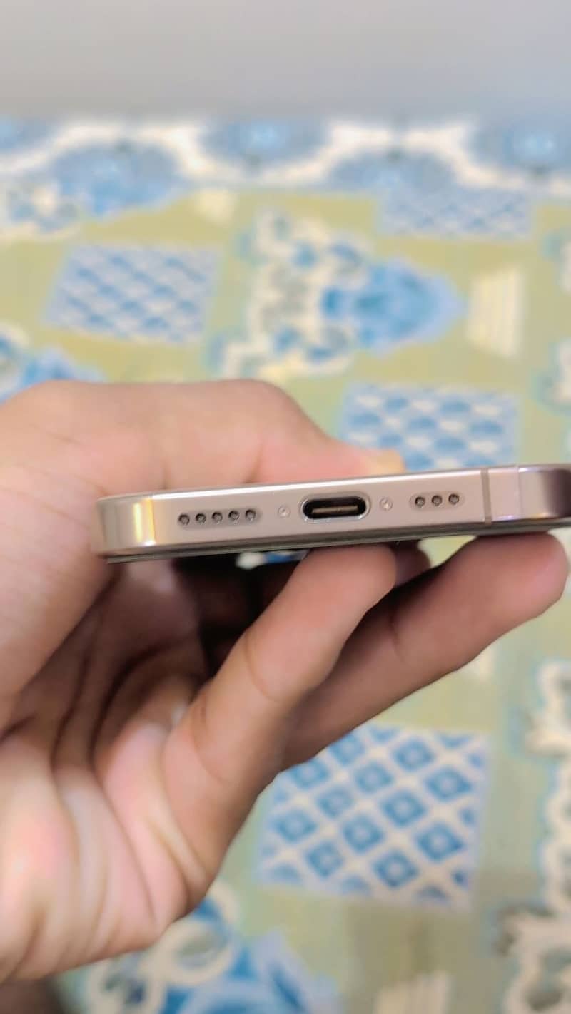 Apple iPhone 16 Pro 4
