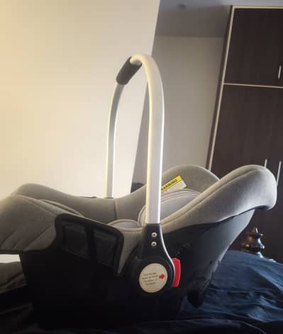 baby carrycot and car seat