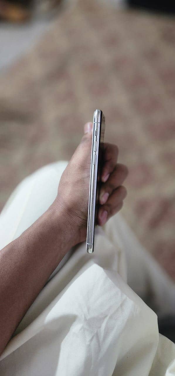 Apple iPhone 11 Pro Max 0
