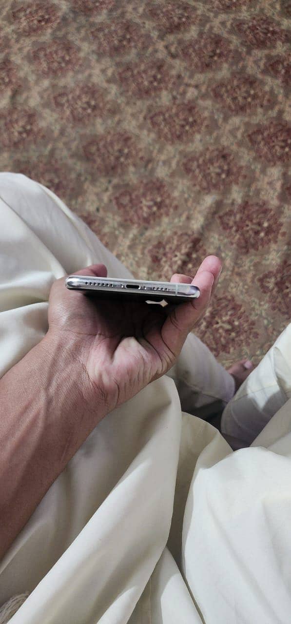 Apple iPhone 11 Pro Max 4