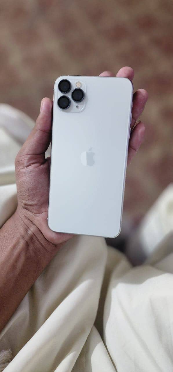 Apple iPhone 11 Pro Max 6