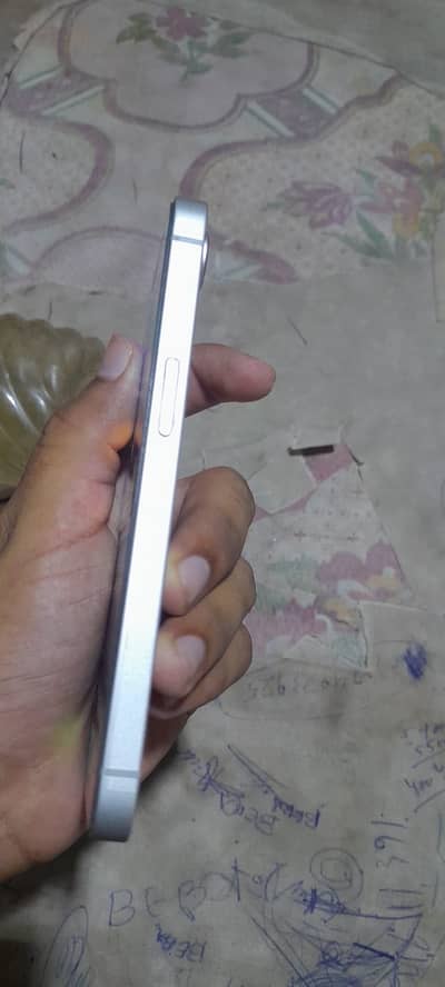 Apple iPhone 16e