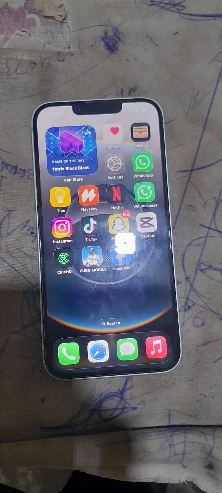 Apple iPhone 16e 3
