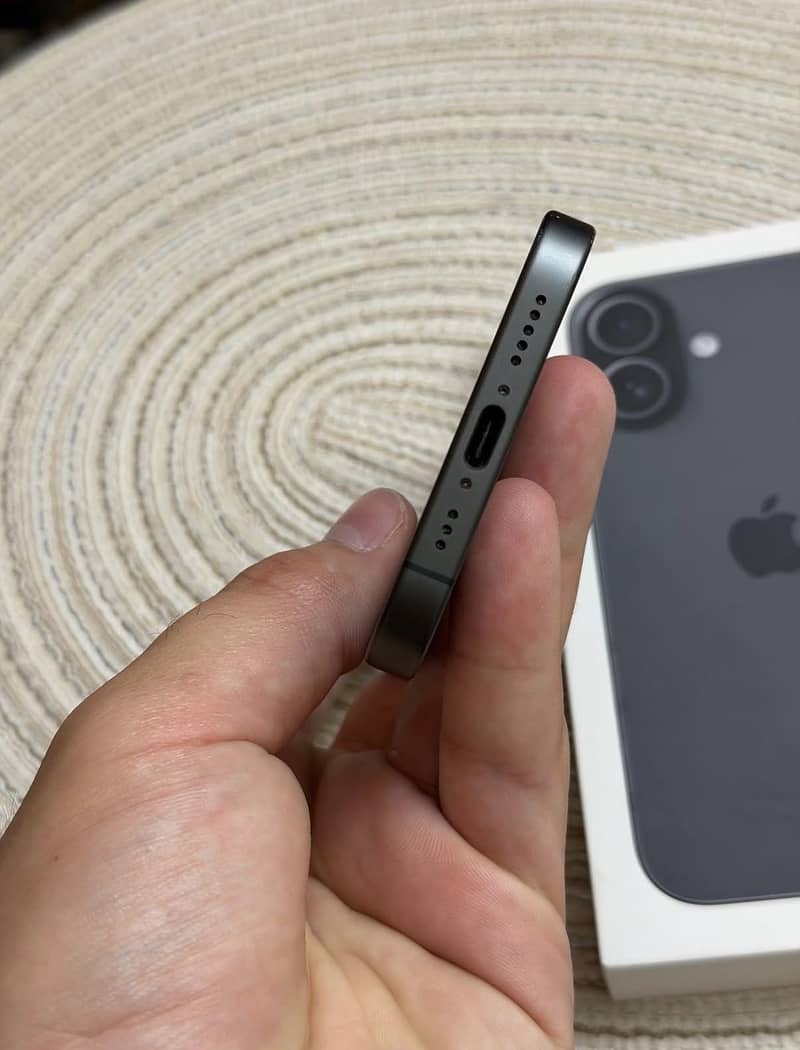 Apple iPhone 17 4