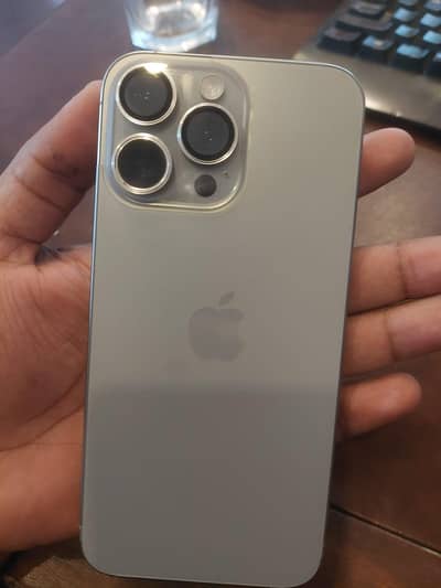 Photo de Apple iPhone 15 Pro Max (with cable & Box)