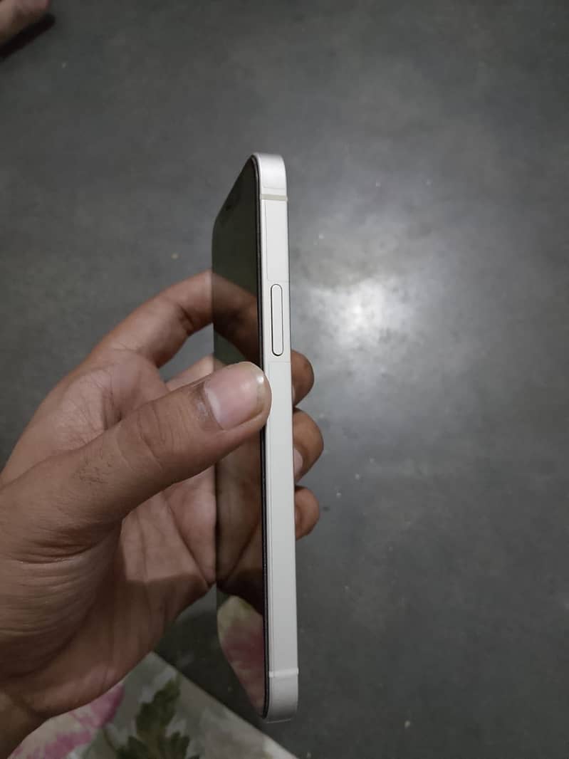 iPhone 12 4