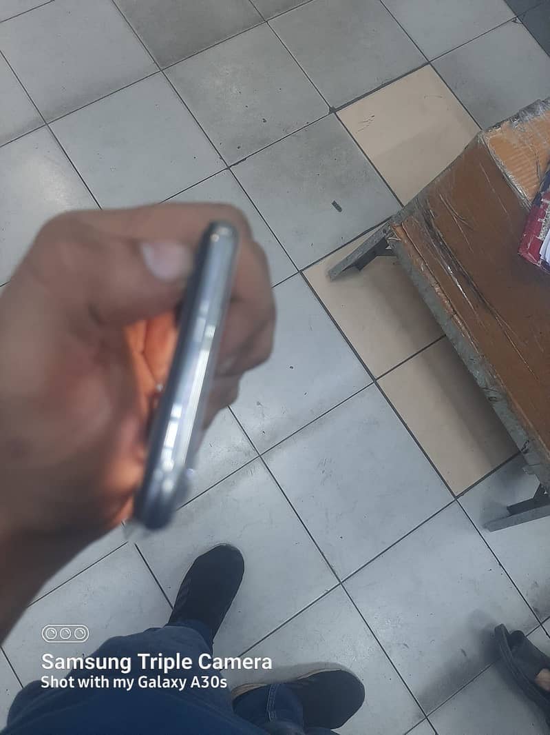 Apple iPhone X 3