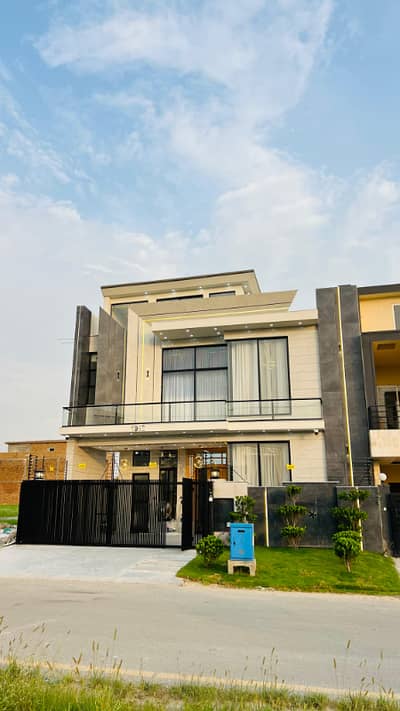 10 Marla Luxury FULLY FURNISHED HOUSE AVAILABLE FOR Sale