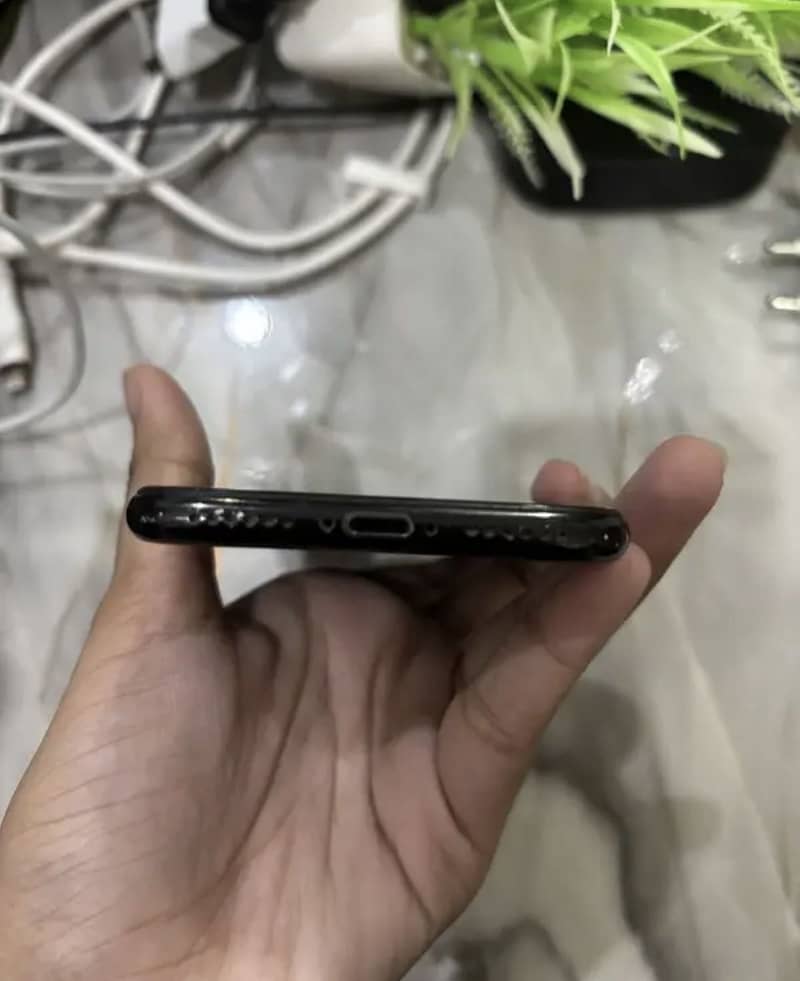 Apple iPhone 7 2