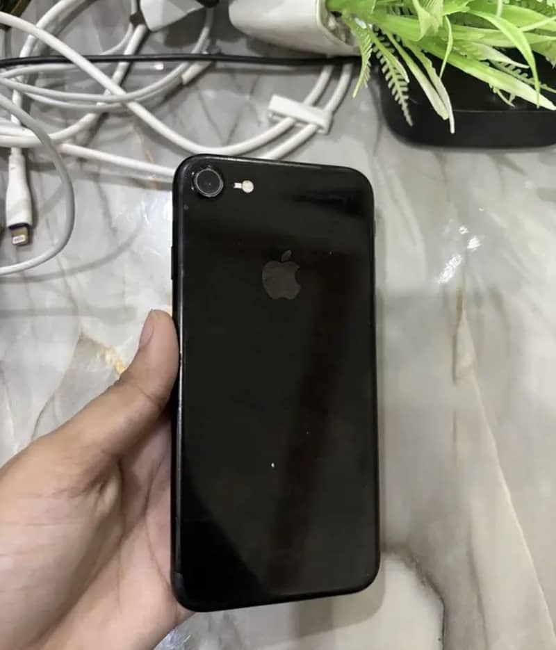 Apple iPhone 7 4