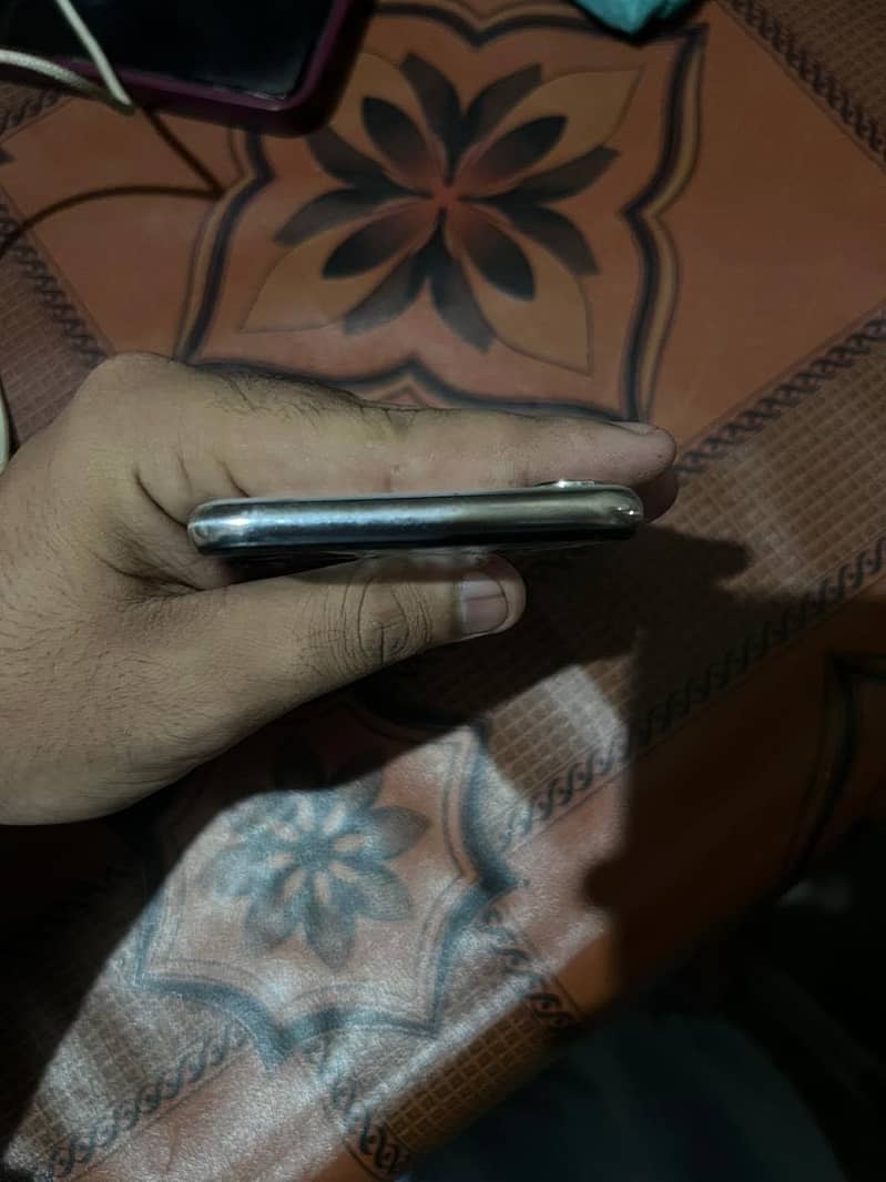 Apple iPhone X 3