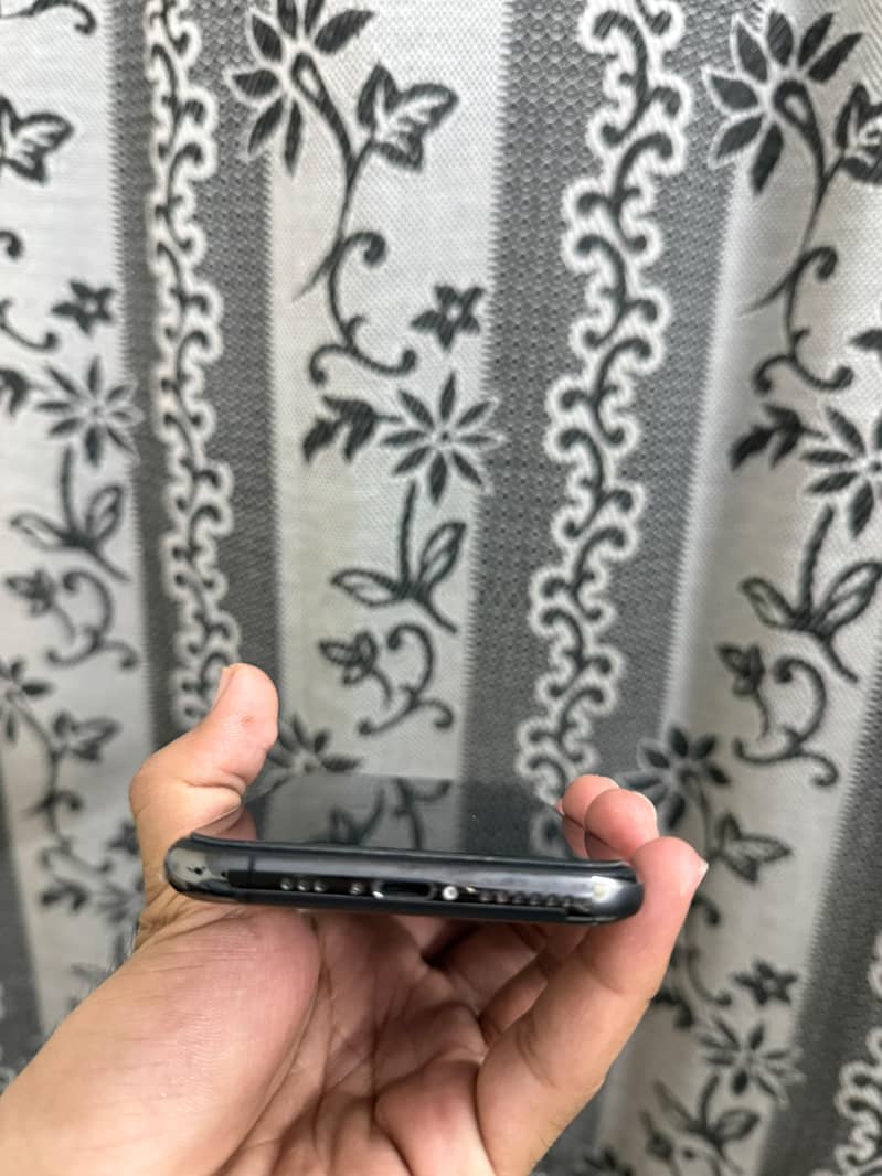 Apple iPhone 11 Pro 1