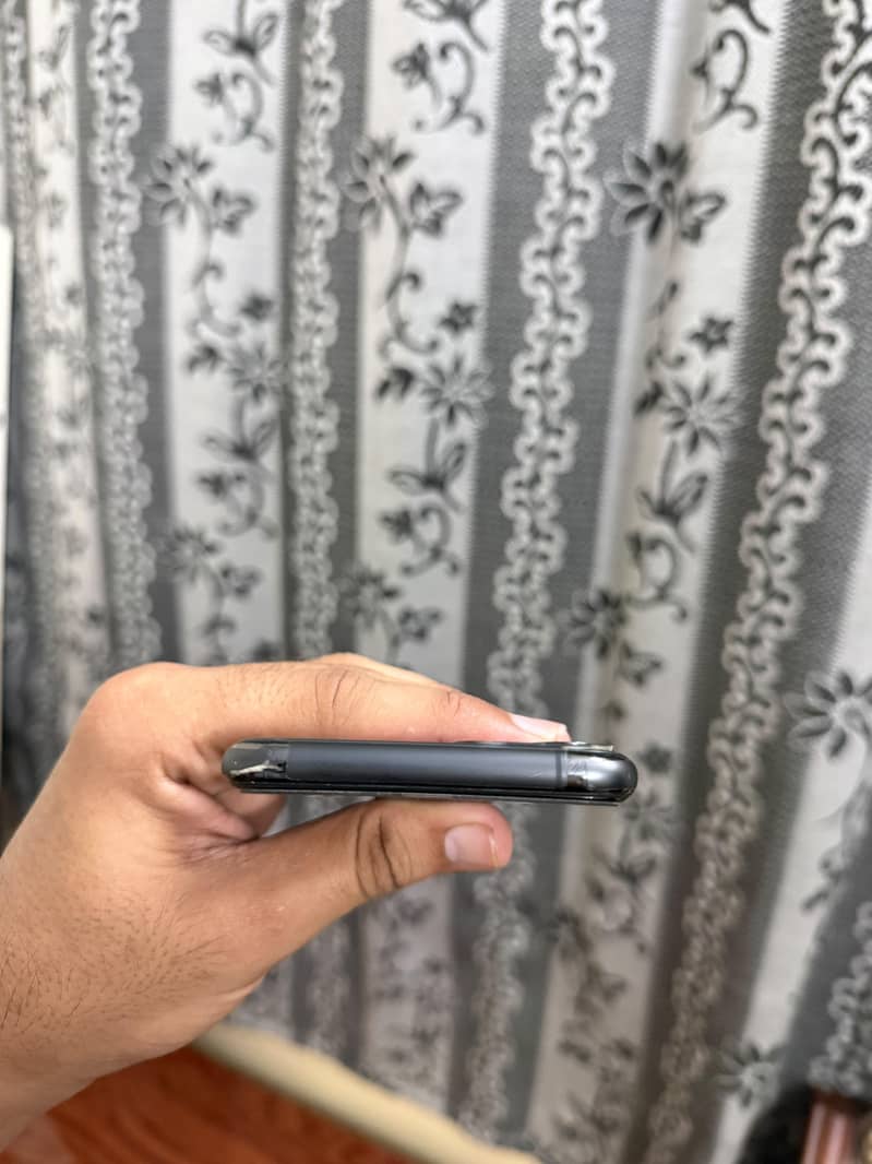 Apple iPhone 11 Pro 2