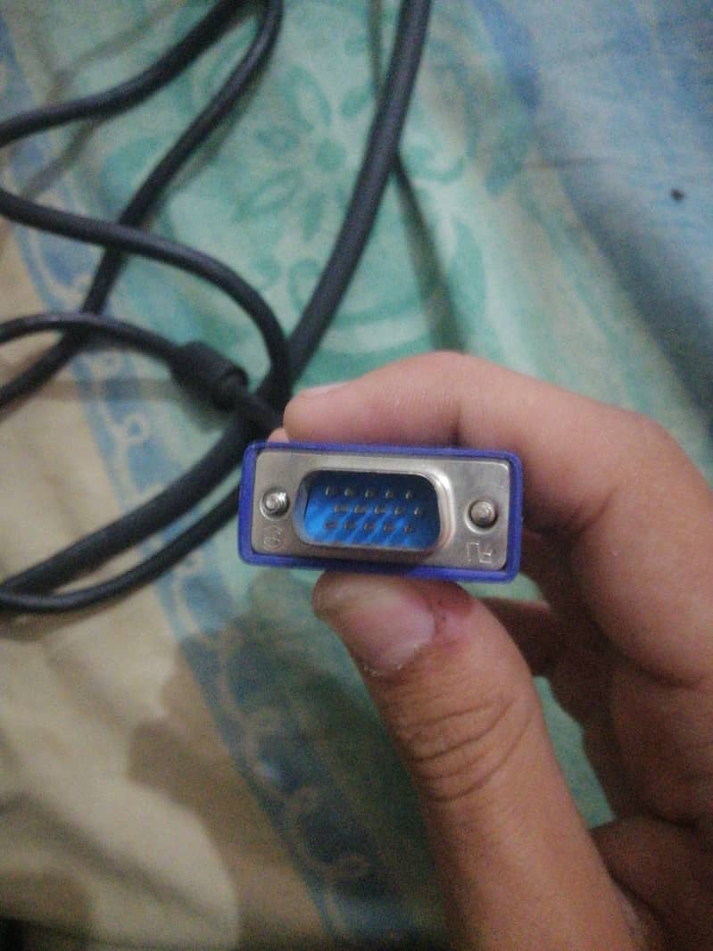 2 vga cable available 2