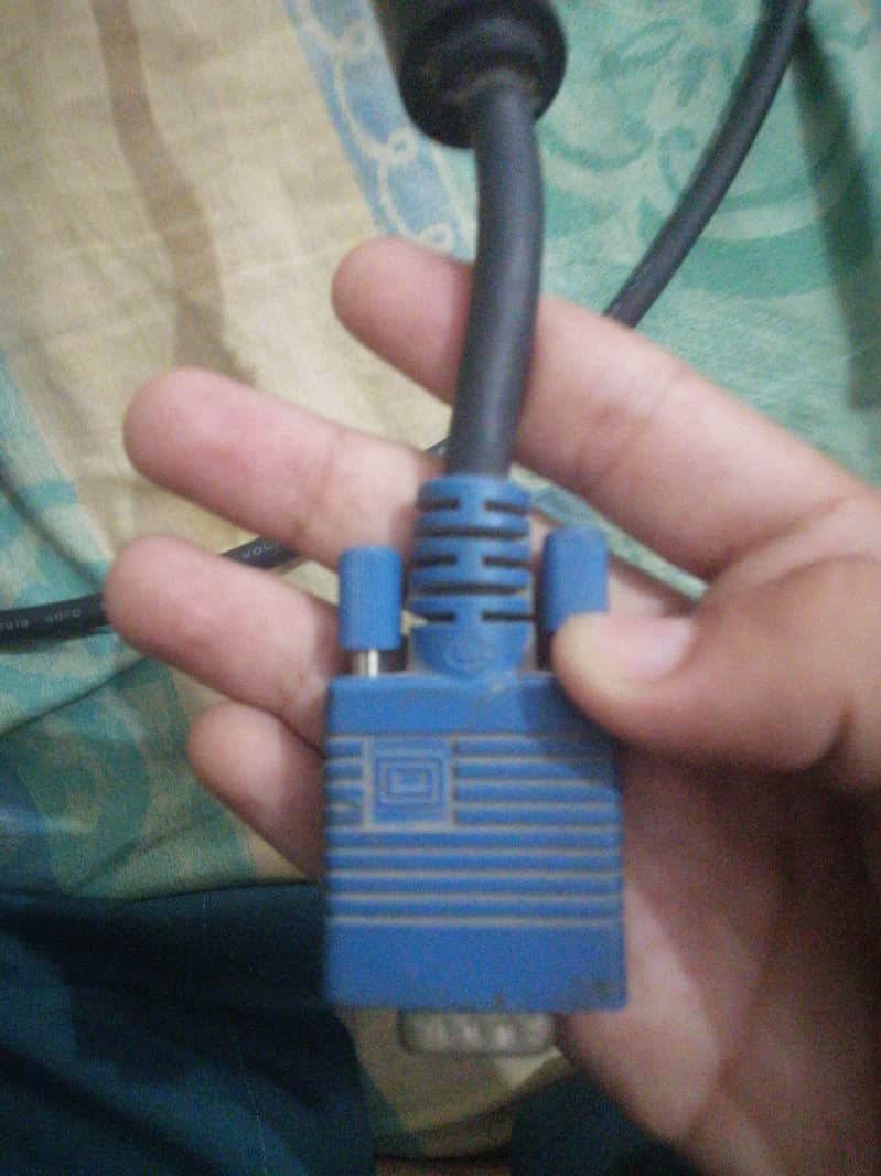 2 vga cable available 3