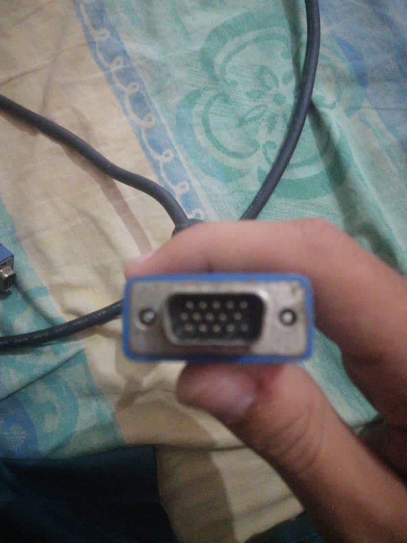 2 vga cable available 4