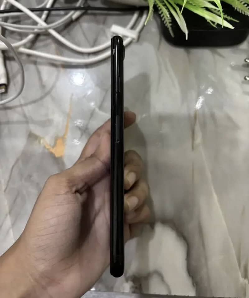 Apple iPhone 7 3