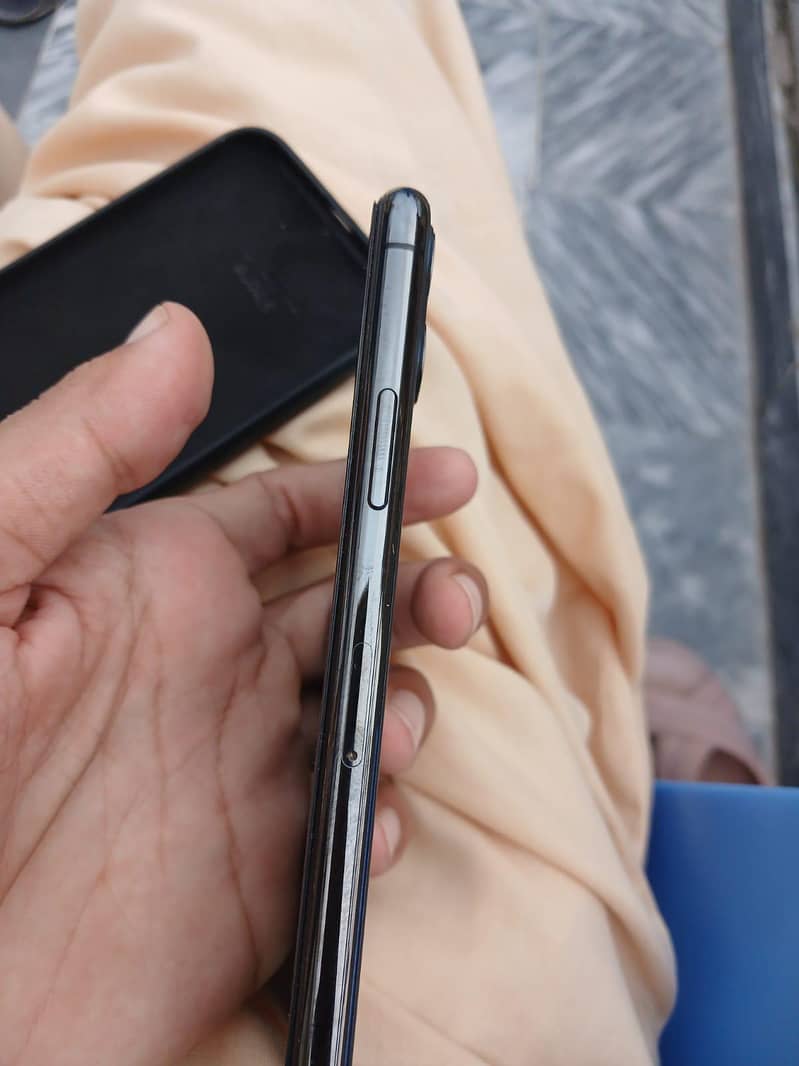 iPhone 11 Pro 2