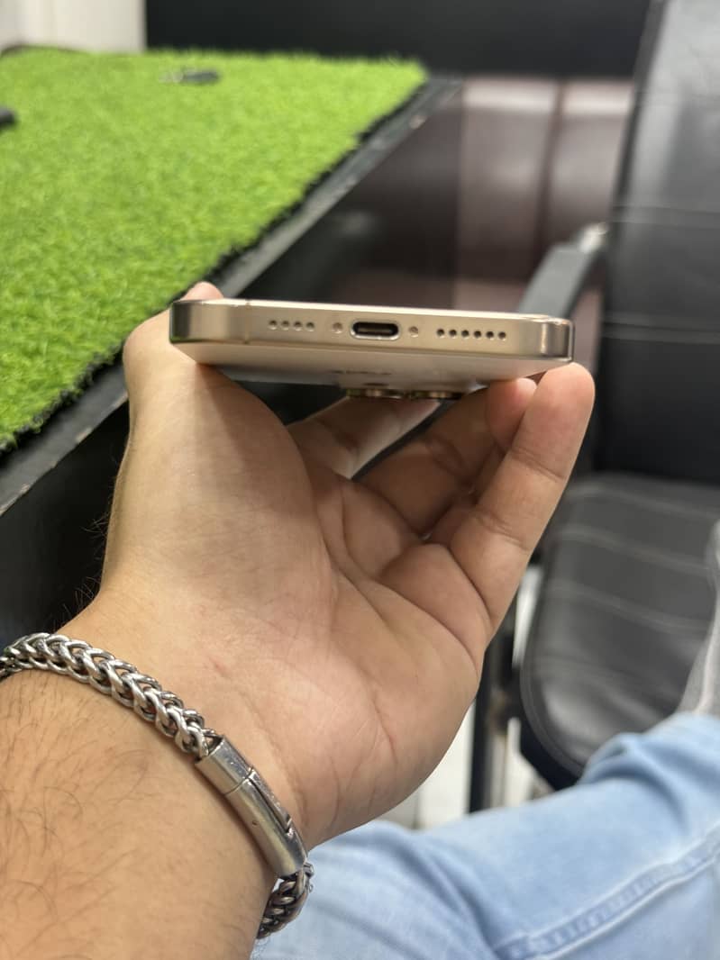 Apple iPhone 16 Pro Max 5