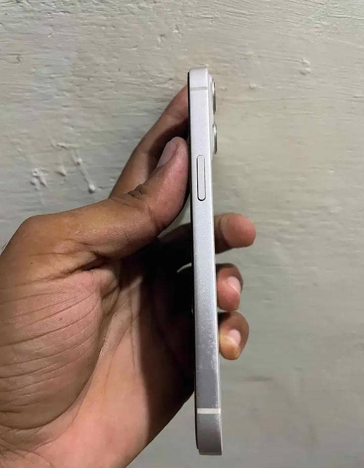 Apple iPhone 13 3