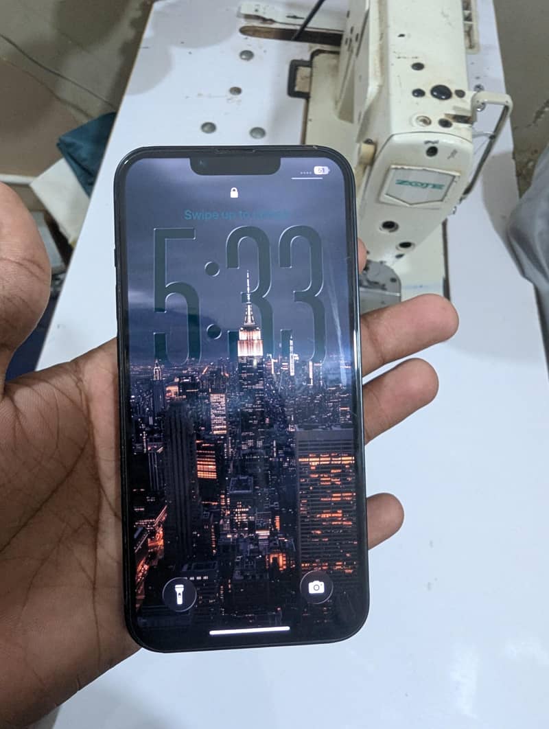 Apple iPhone 13 0