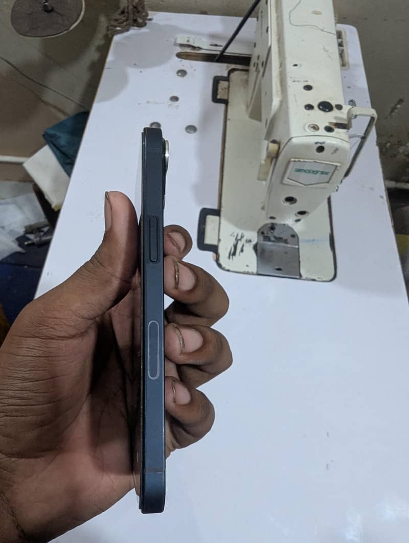 Apple iPhone 13 2