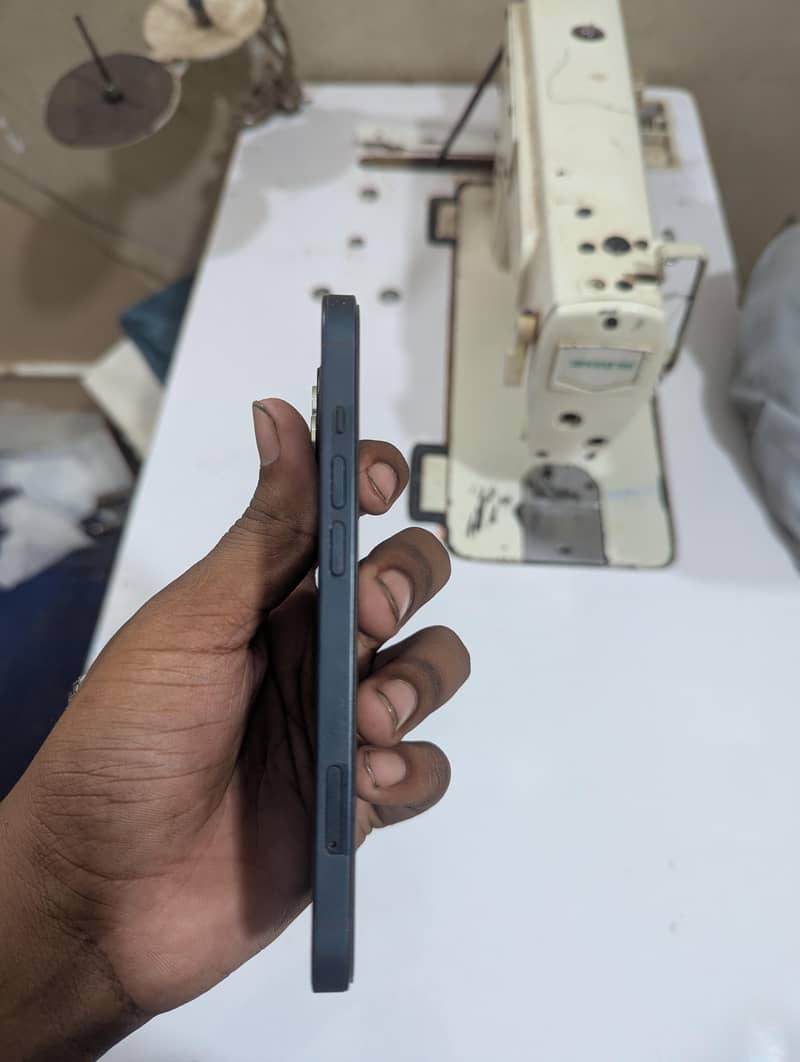 Apple iPhone 13 4