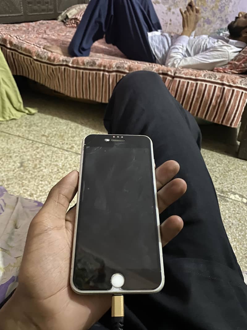 Apple iPhone 7 Plus 0