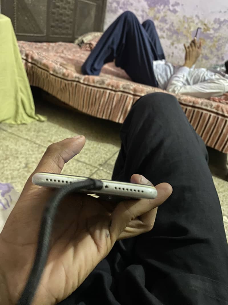 Apple iPhone 7 Plus 1