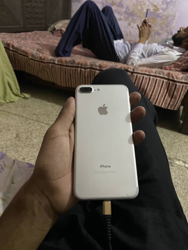 Apple iPhone 7 Plus 2