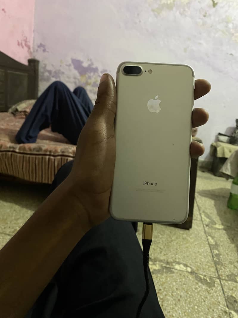 Apple iPhone 7 Plus 3