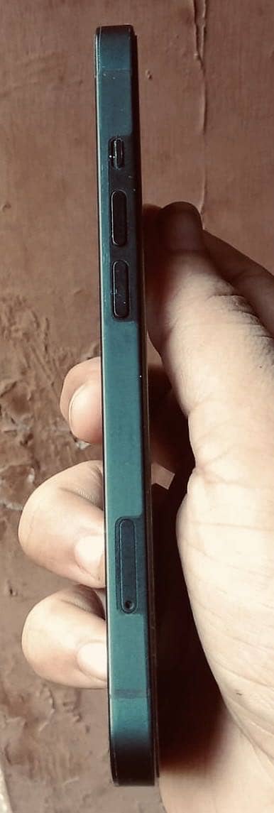 Apple iPhone 13 2