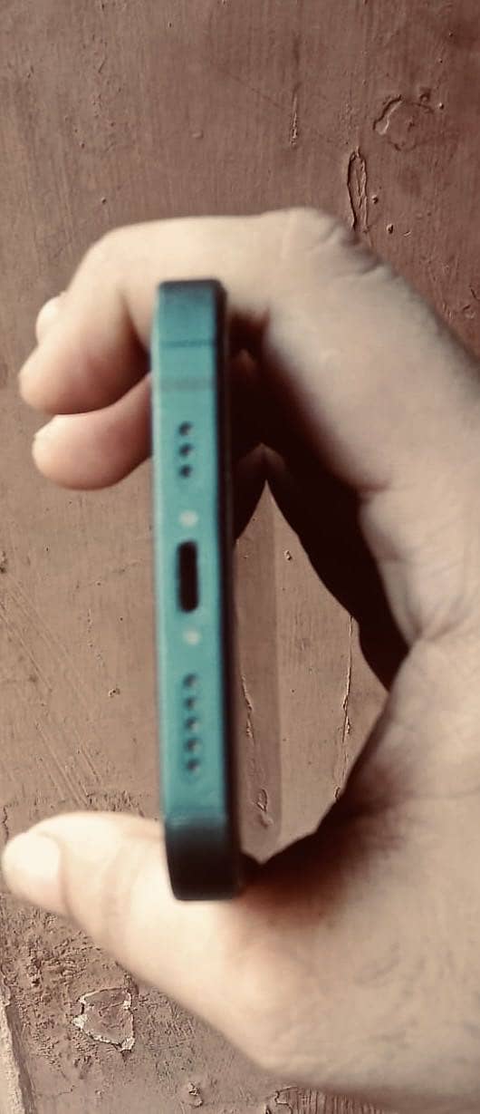 Apple iPhone 13 4