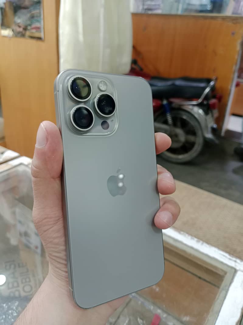 Apple iPhone 15 Pro Max 1