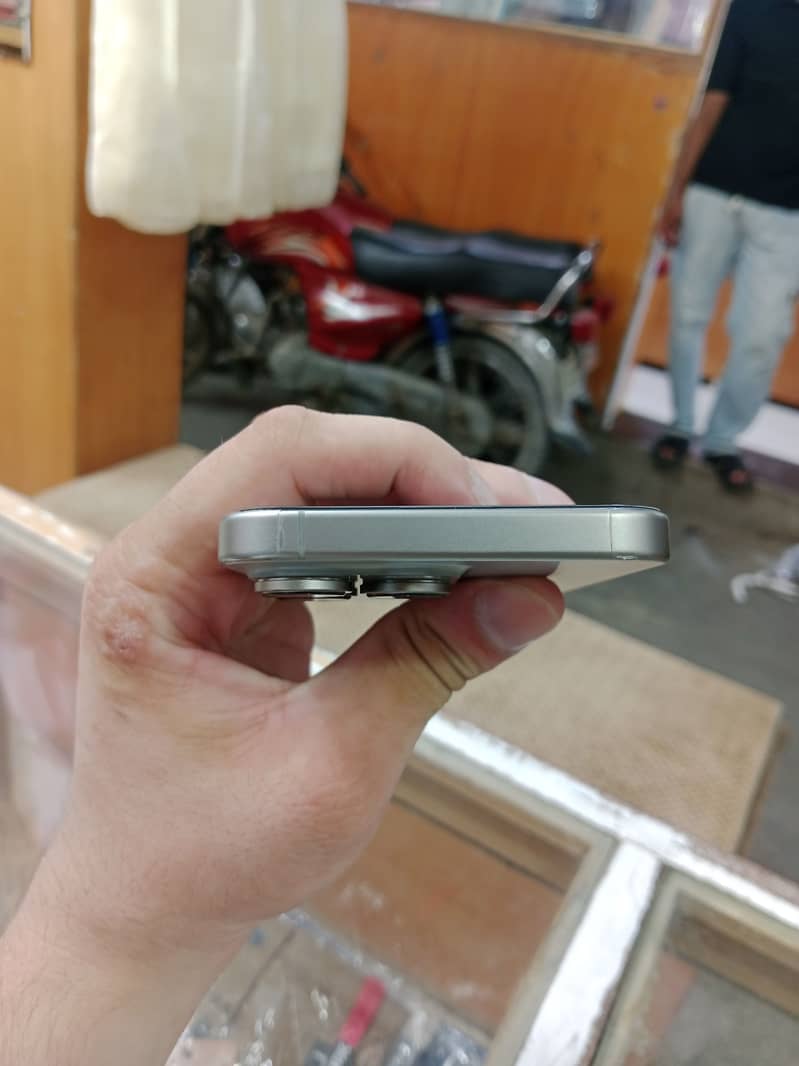 Apple iPhone 15 Pro Max 2