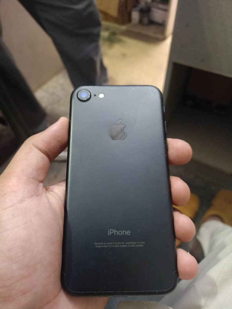 Apple iPhone 7 0