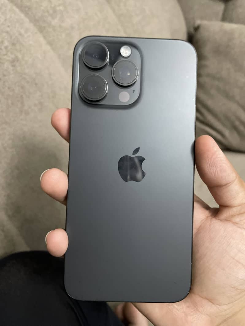 Apple iPhone 15 Pro Max 1