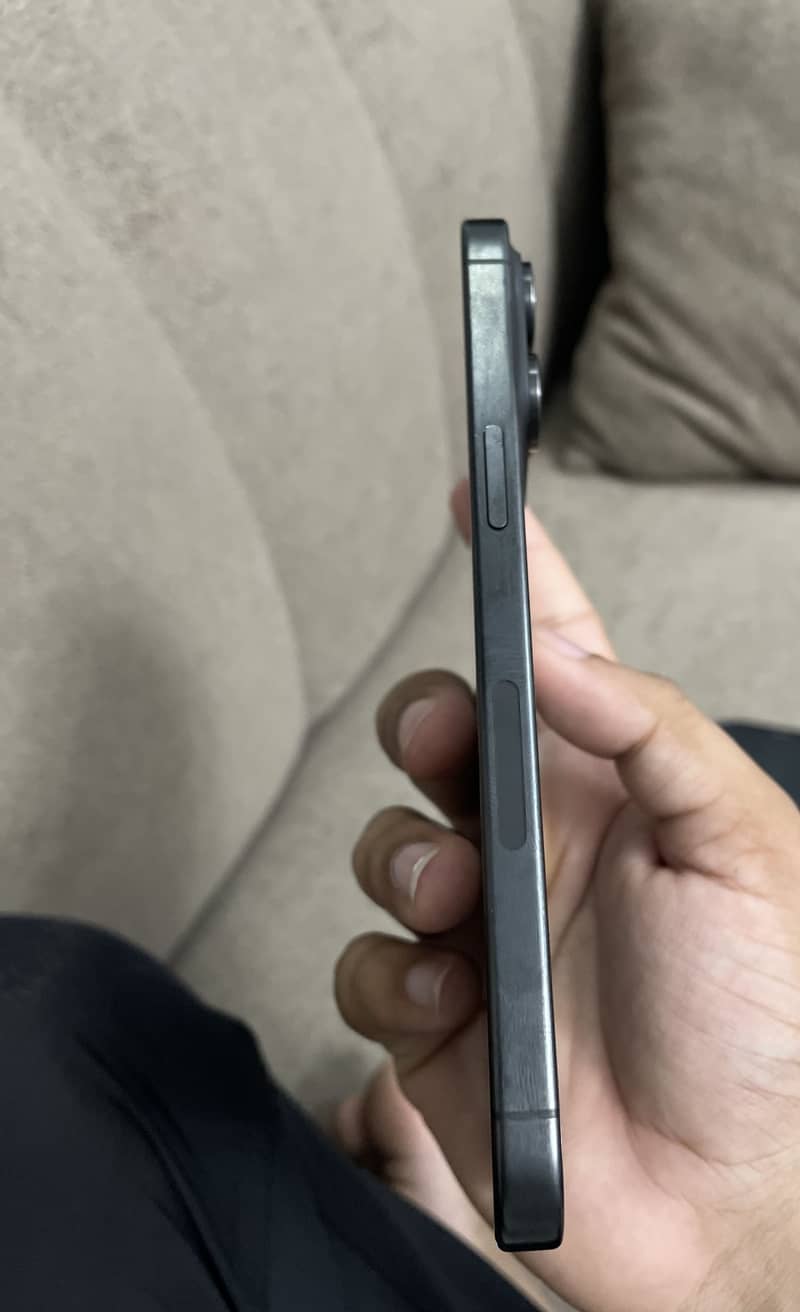 Apple iPhone 15 Pro Max 3