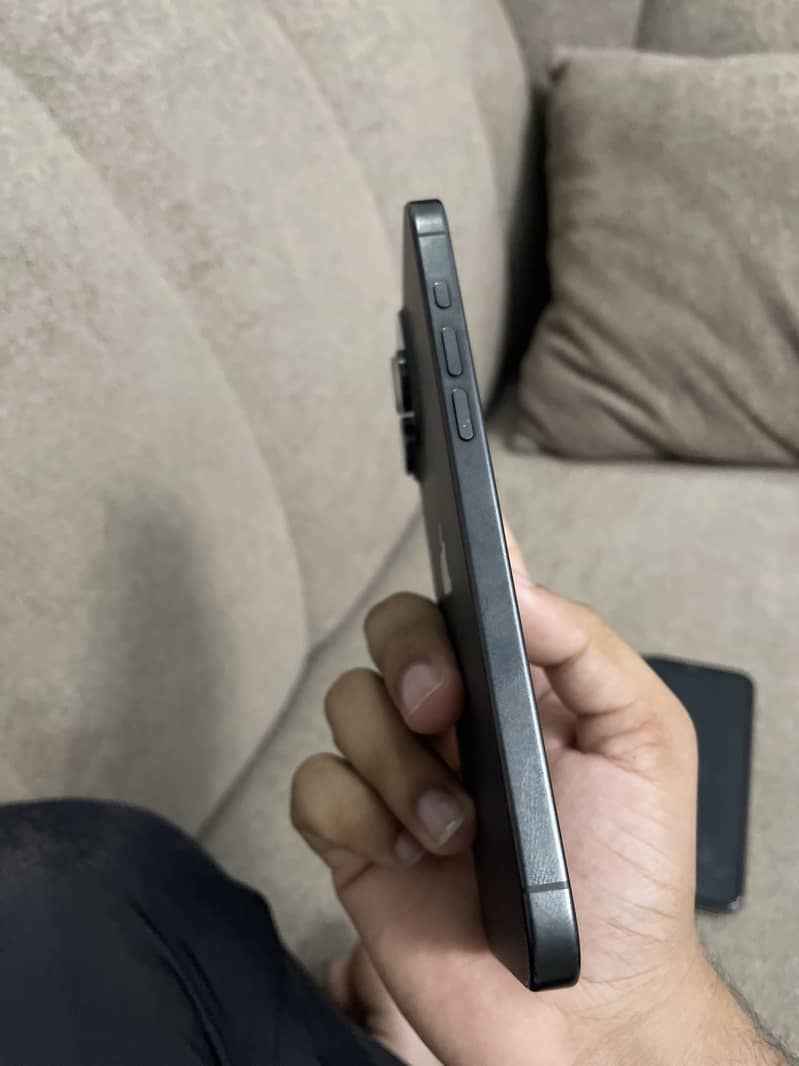 Apple iPhone 15 Pro Max 5