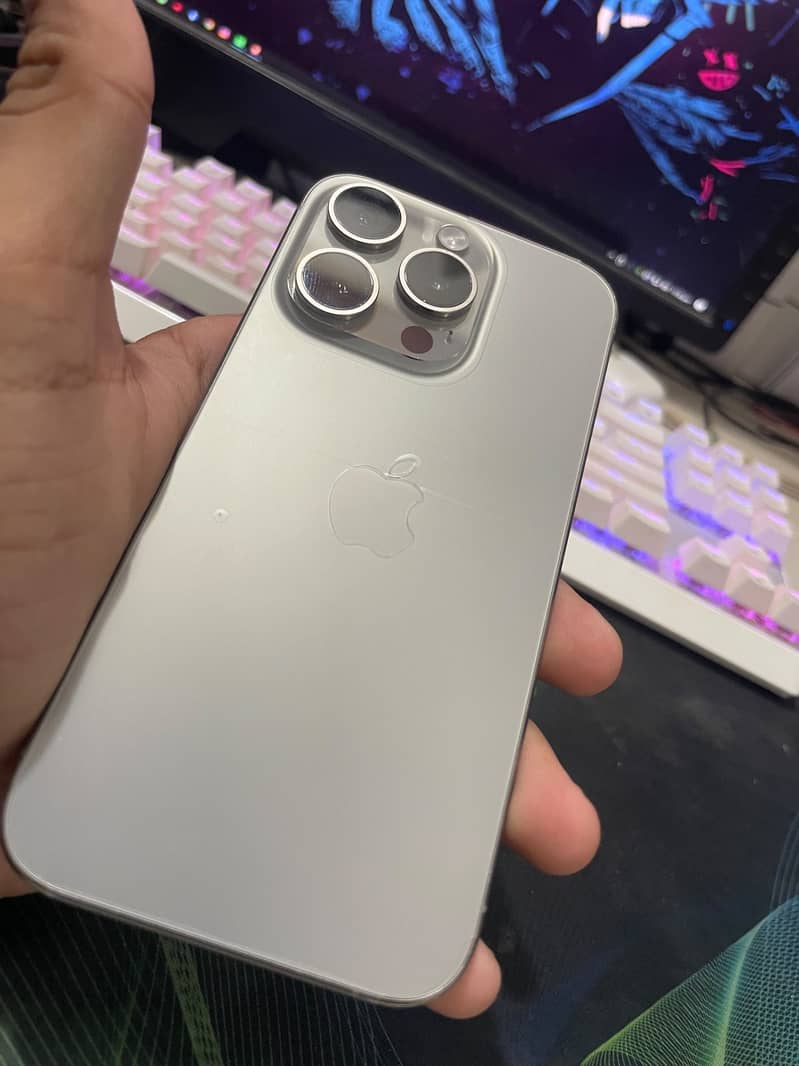 Apple iPhone 15 Pro 0