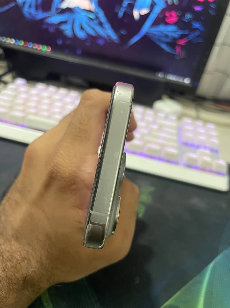 Apple iPhone 15 Pro 3