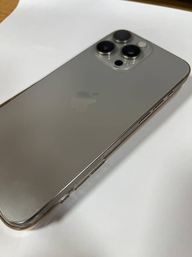 Apple iPhone 15 Pro Max 1