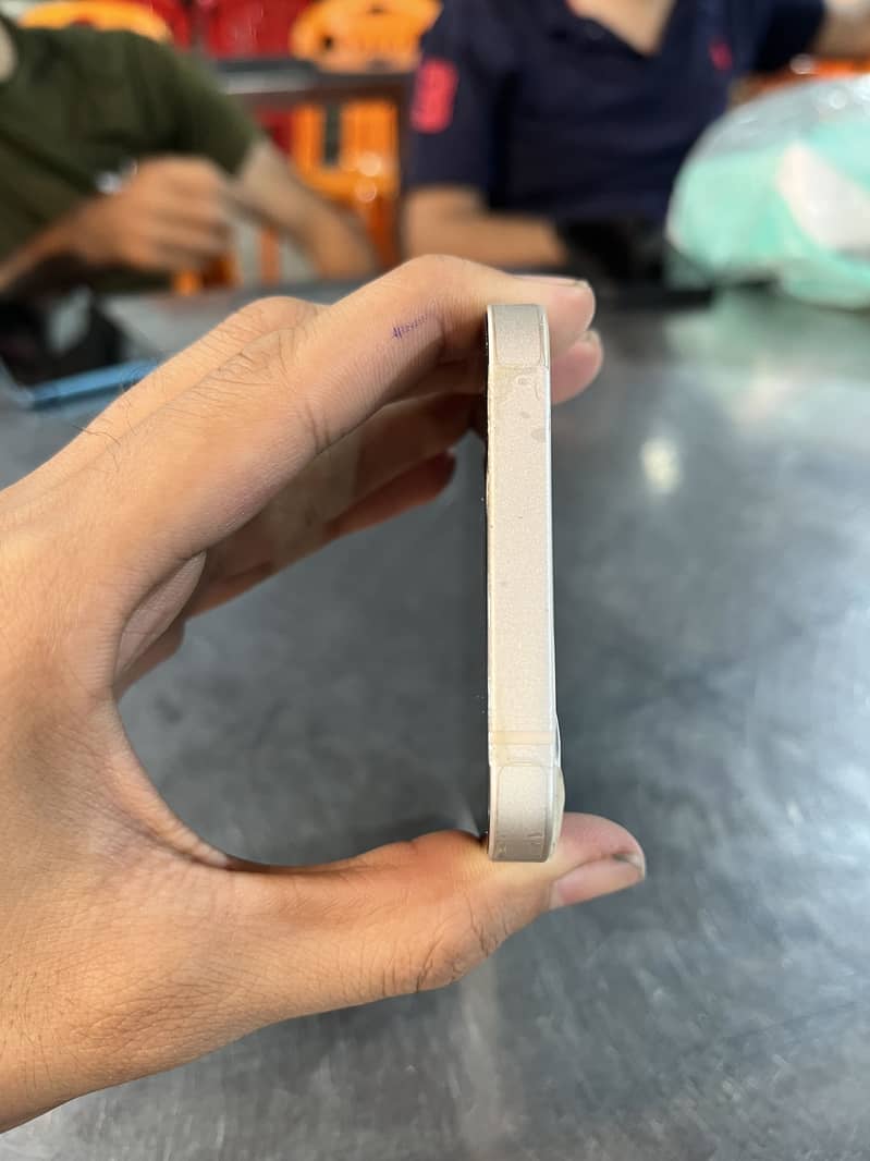 Apple iPhone 12 3