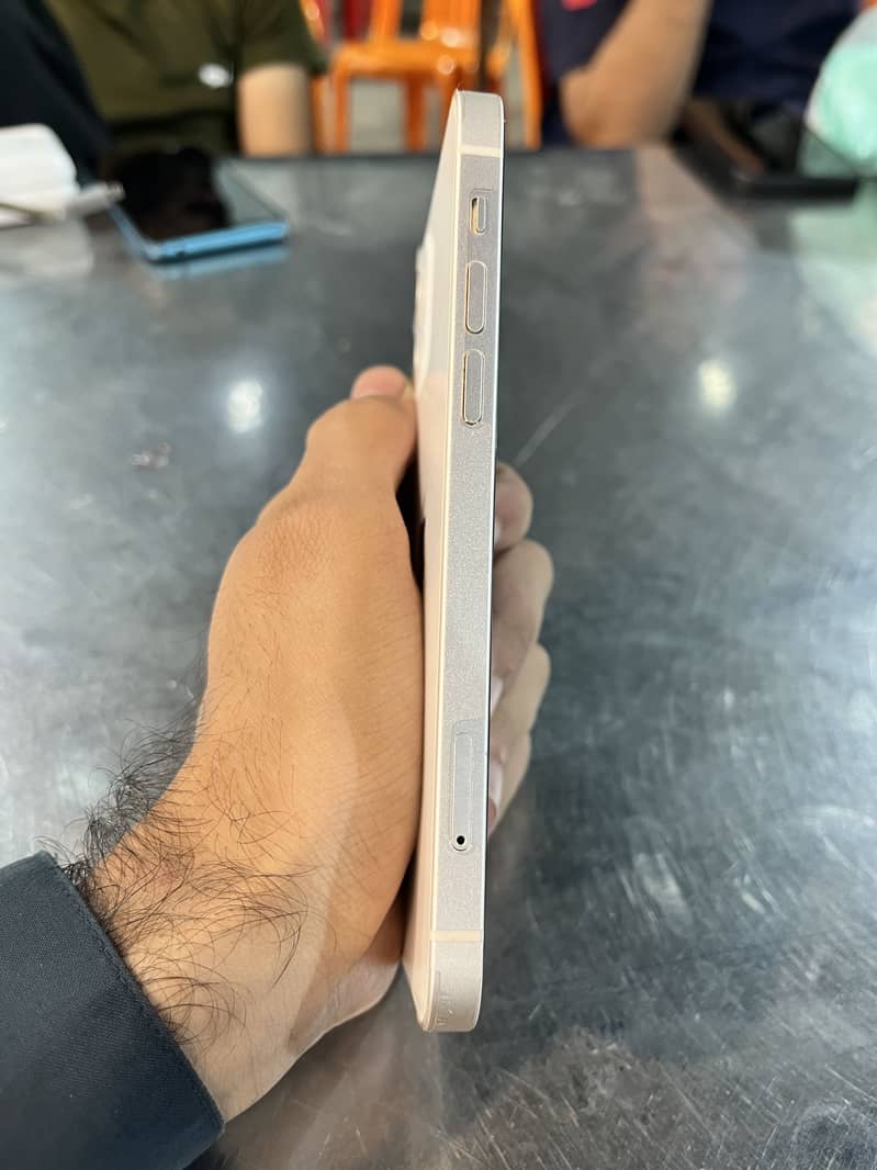 Apple iPhone 12 5
