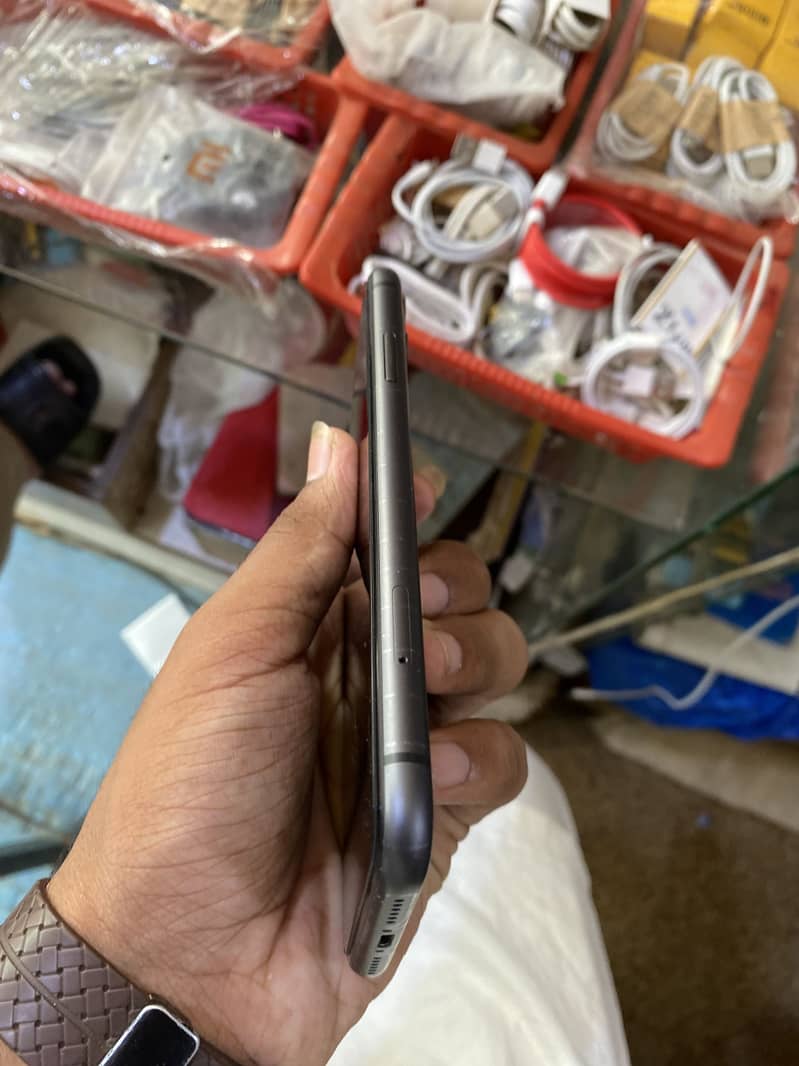 Apple iPhone 11 0