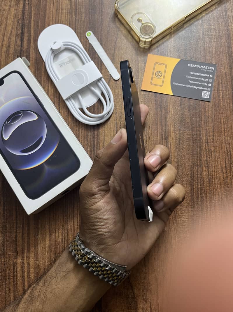 Apple iPhone 16e 0