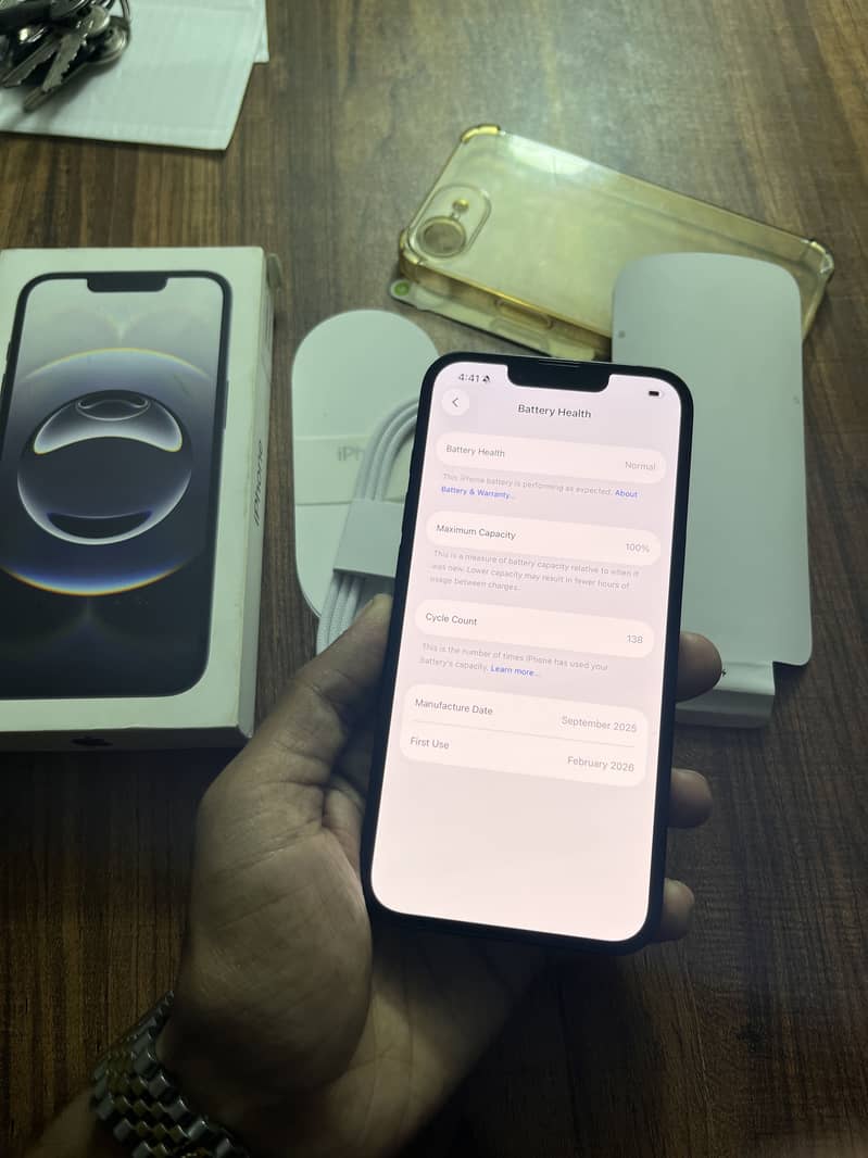 Apple iPhone 16e 8